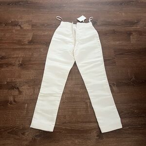 NEVER WORN Alexia Maria skinny pant. Size 0. Cream white beige color.
